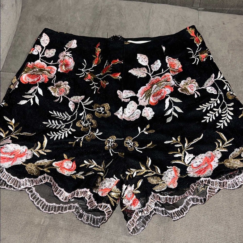 L'ATISTE Black Floral High Waist Shorts